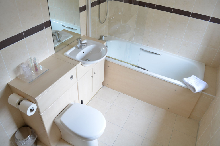 Bathroom 4, The Royal Hotel, East Ayrshire