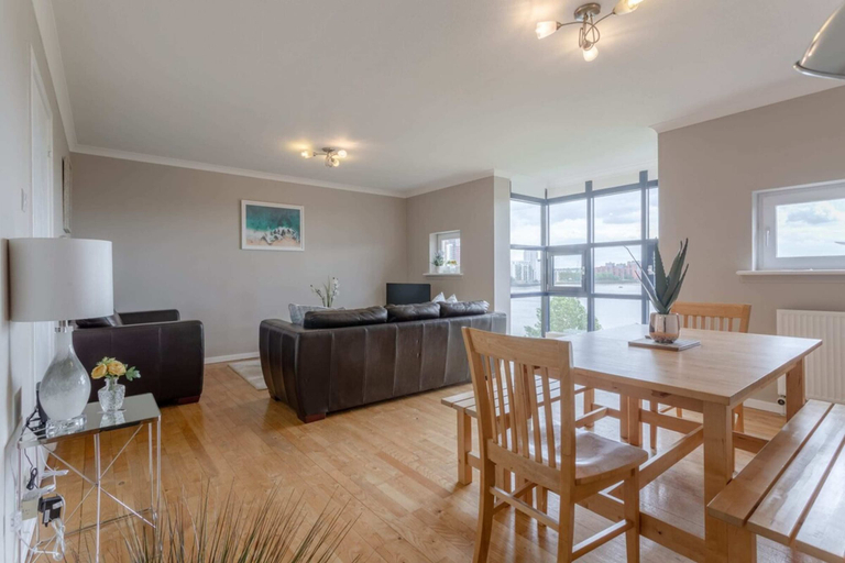 Others 4, Bright, Modern One-bed With Stunning View of Thames, London