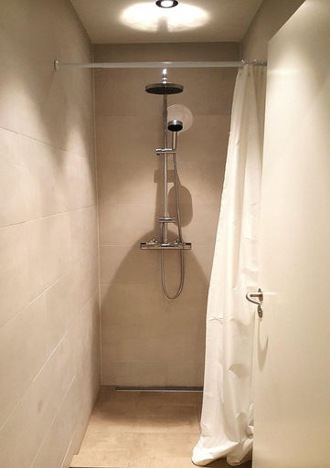 Bathroom 3, Lækur Guesthouse, Reykjavík