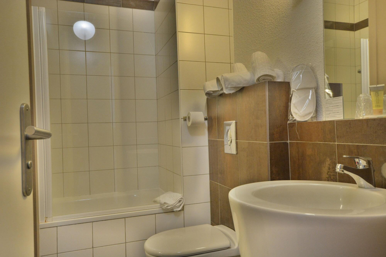 Bathroom 5, SOWELL HOTELS Le Pas du Loup, Alpes-Maritimes
