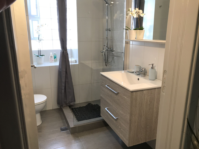 Bathroom 4, Dina's House, Attica