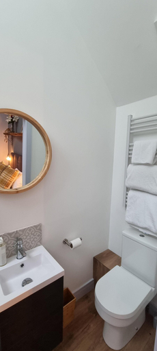 Bathroom 3, Ring O Bells Hinton Blewett, Bath and North East Somerset