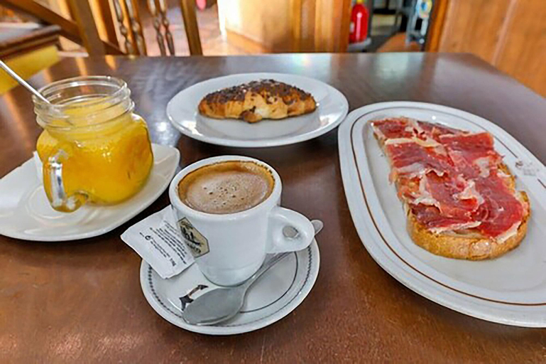 Food & Drinks 5, Hostal Alfonso Xi, Cáceres