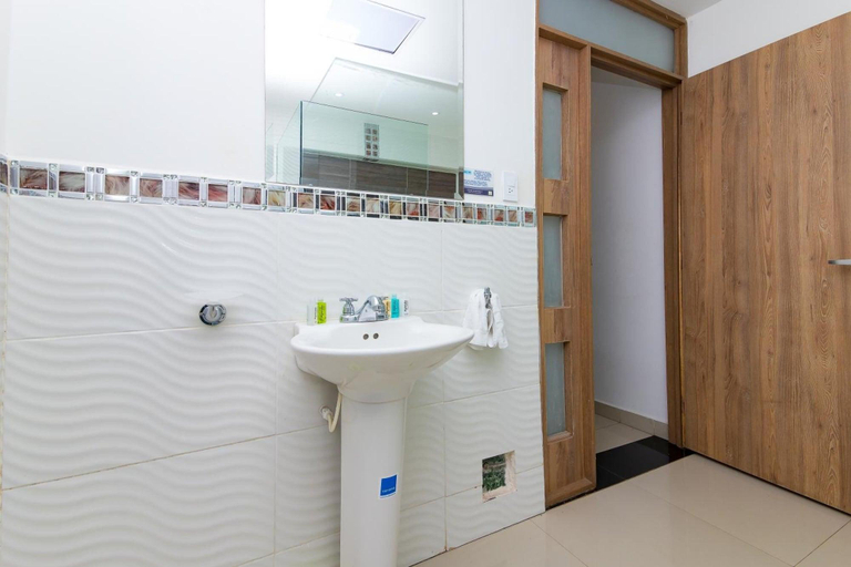 Bathroom 3, Hotel Chipichape Inn, Santiago de Cali