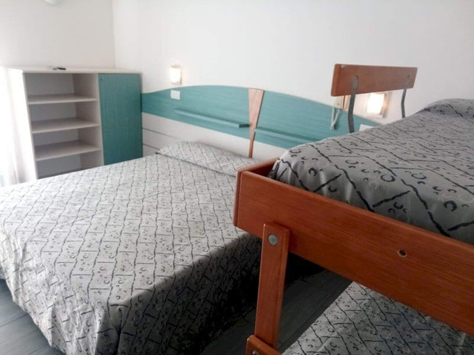 Bedroom 2, Hotel Alga, Rimini