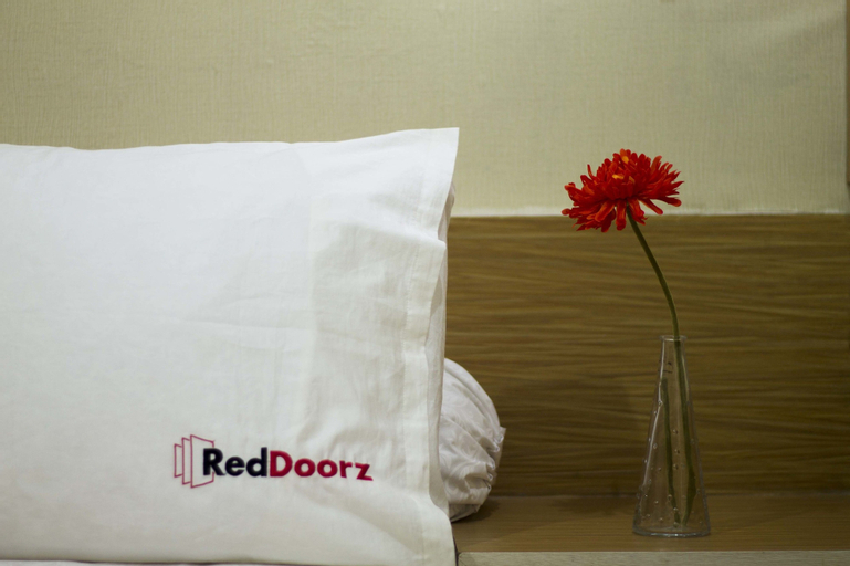 Bedroom 1, RedDoorz Plus @ Tanjung Duren, West Jakarta