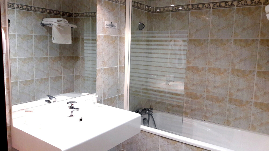 Bathroom 3, Logis De France Des Sources, Aube