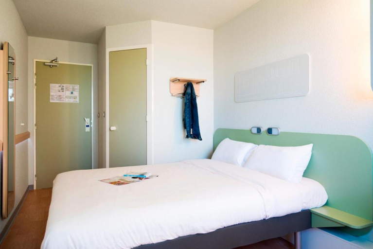 Bedroom 3, ibis budget Granville, Manche