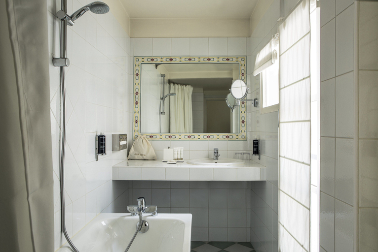 Bathroom 3, Hôtel de la Place du Louvre, Paris