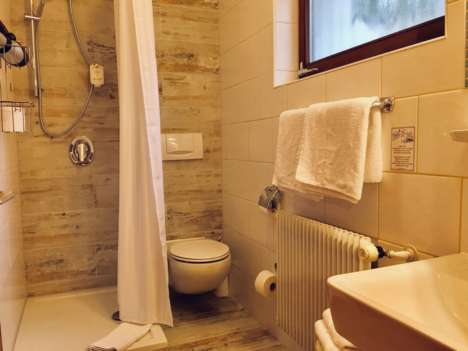 Bathroom 4, Schwarzwald- Hotel Kräutle, Breisgau-Hochschwarzwald
