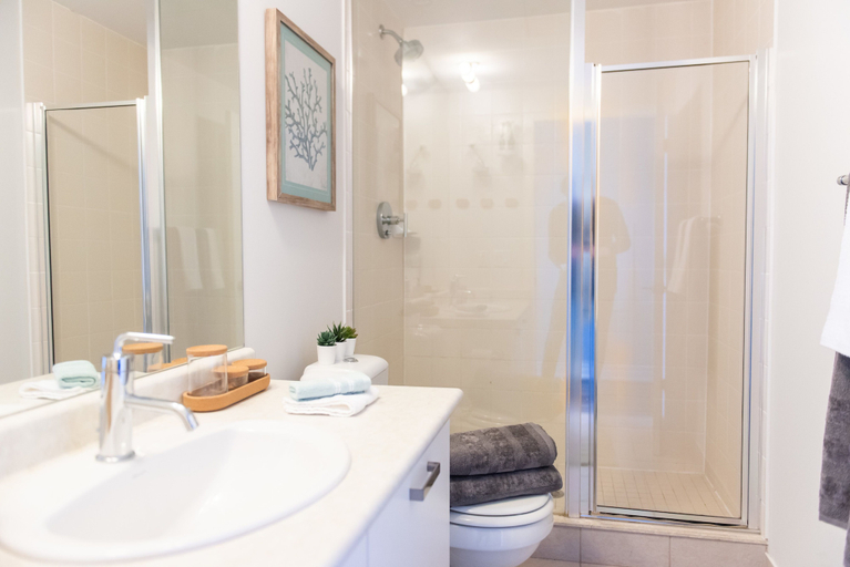 Bathroom 4, QuickStay Two-Bedroom Condo, Toronto