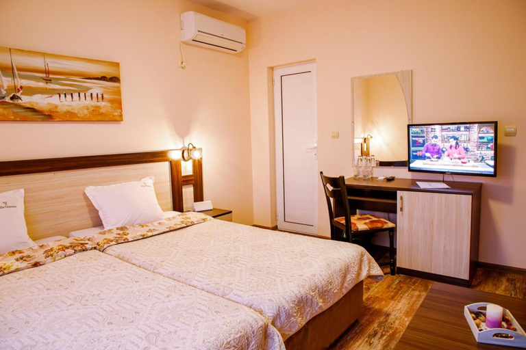 Bedroom 2, Villa Gamma, Pavel Banya