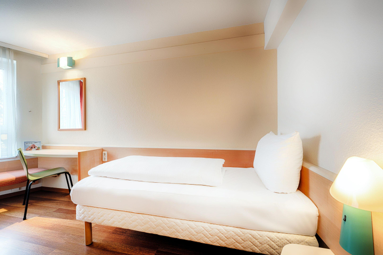 Bedroom 3, B&B Hotel Düsseldorf-Hbf, Düsseldorf