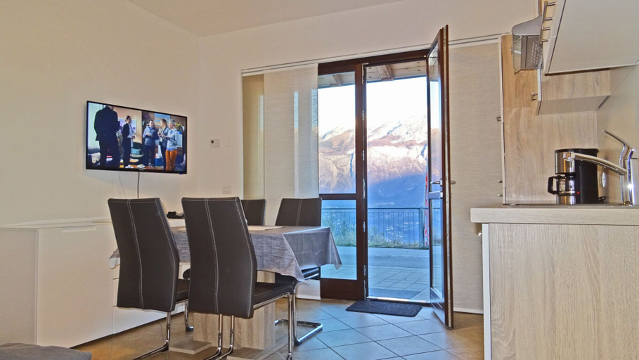 In-room dining 3, La Quiete 20 Holideal, Brescia
