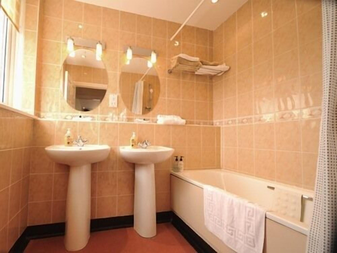 Bathroom 5, The Hussar, Kent