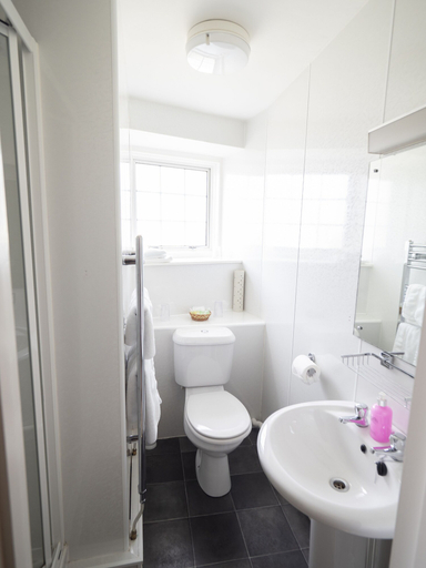 Bathroom 3, The Rest and Be Thankful Inn, Somerset