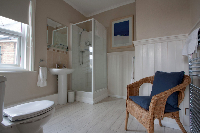 Bathroom 4, Gyves Guest House, East Sussex