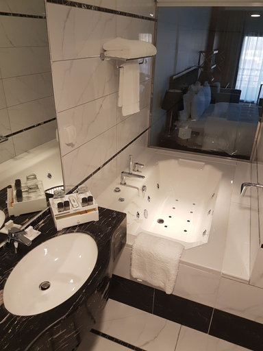 Bathroom 5, Al Reem Village Hotel, Al Jubail