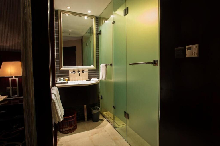 Bathroom 3, Yinchuan Vintage Hill Hotels & Resorts, Yinchuan
