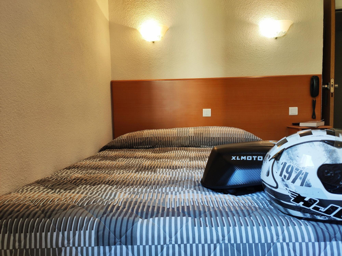 Bedroom 3, Hôtel Compostelle, Hautes-Pyrénées