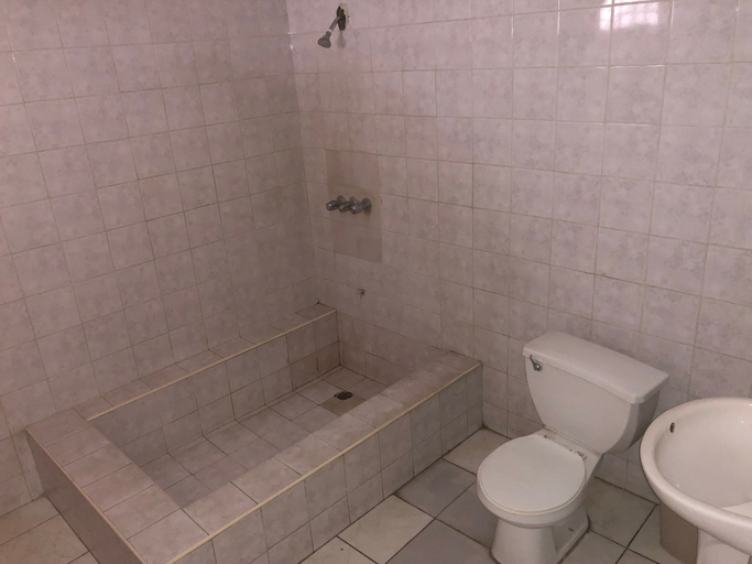 Bathroom 4, Detente Du Cacique Villa Hotel, Port-au-Prince