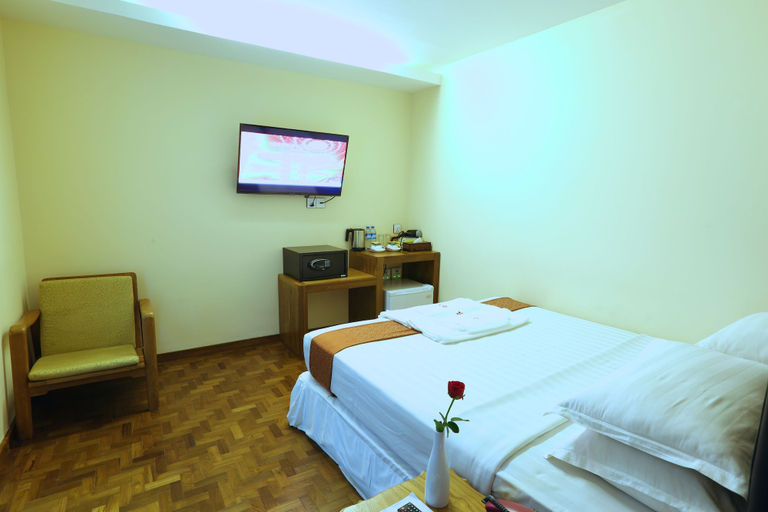 Bedroom 2, Queen's Park Hotel, Yangon