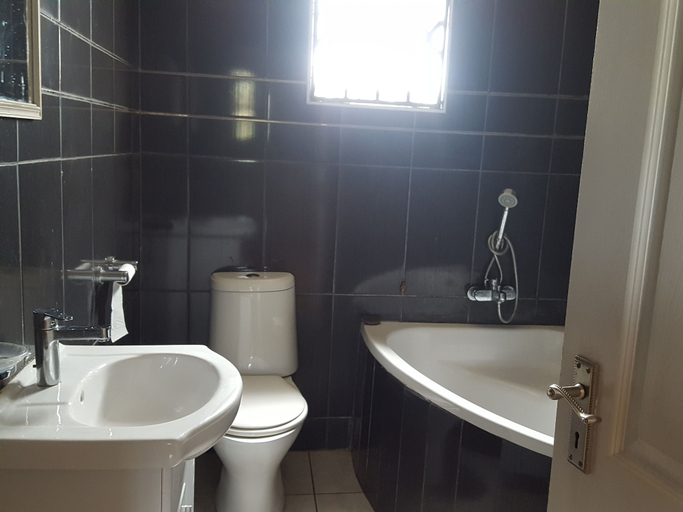 Bathroom 3, Sleep Well BnB, Buffalo City