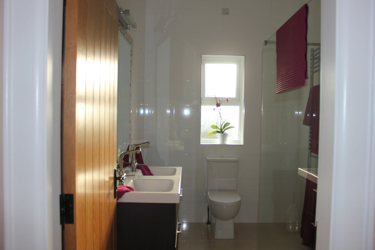 Bathroom, Leaghan Self Catering, Fermanagh and Omagh