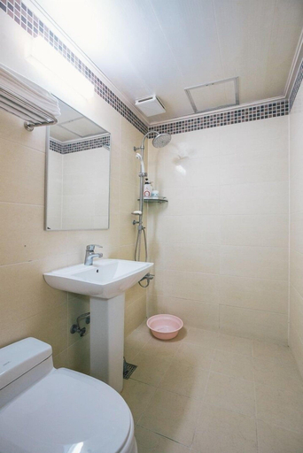 Bathroom, Benikea Mountain and Sea Sokcho, Sokcho