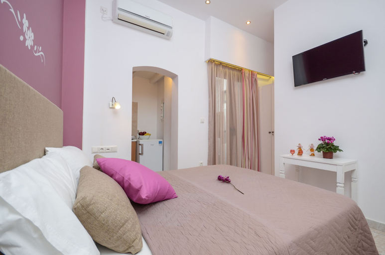 Bedroom 3, Hotel Panormos, South Aegean