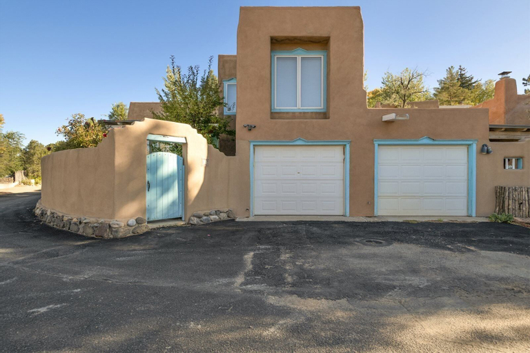 Exterior & Views 2, Wisteria - Delightful Updated Family Home, Seven Blocks to the Plaza, Santa Fe