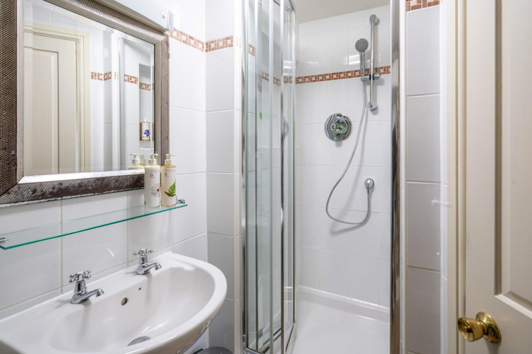 Bathroom 4, Bowl Inn, South Gloucestershire
