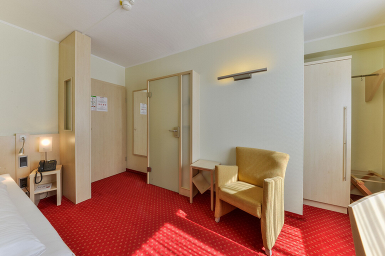 Bedroom 3, Hotel Schiller, Fürstenfeldbruck