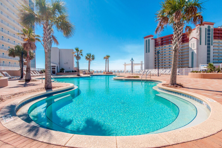 Sport & Beauty 2, Laketown Wharf by Book That Condo, Bay