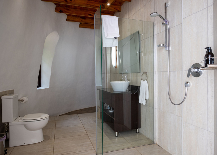 Bathroom 3, Stellenhof Guesthouse, Cacadu