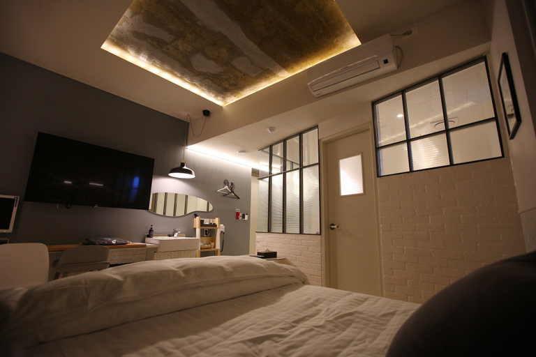 Bedroom 4, Ondo Hotel, Buk