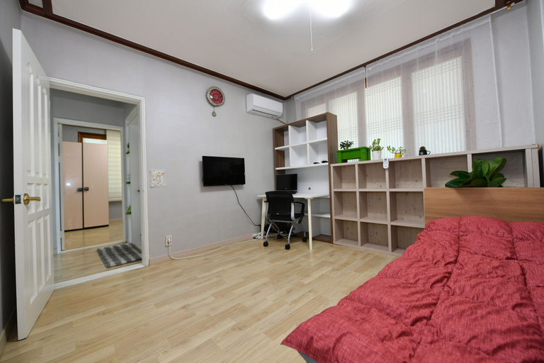 Bedroom 2, Sokcho Daemyung Pension, Sokcho