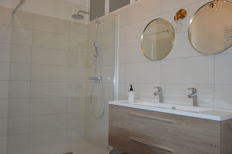 Bathroom 5, Domaine de Chalaniat, Puy-de-Dôme