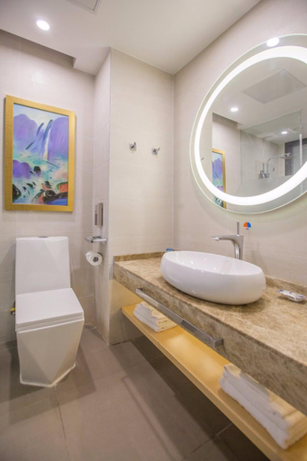 Bathroom 4, Lavande Hotel Qingdao North Station Siliu South Road, Qingdao