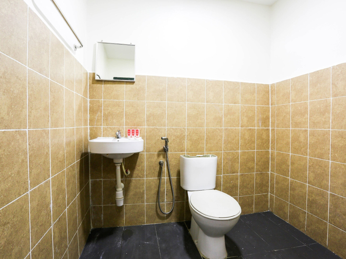 Bathroom 4, Hotel O Shalimar, Kuala Lumpur