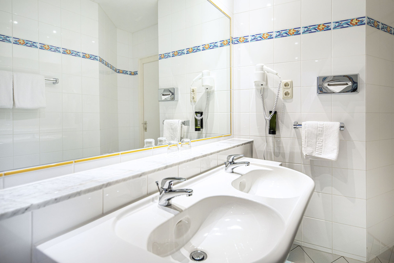 Bathroom 4, ACHAT Sternhotel Bonn, Bonn