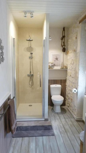 Bathroom 5, Les Persiennes, Charente-Maritime