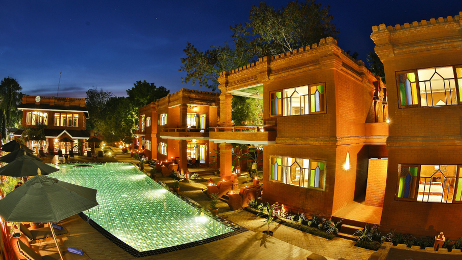 Exterior & Views