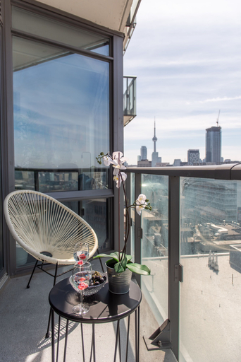 Others 5, QuickStay Two-Bedroom Condo, Toronto