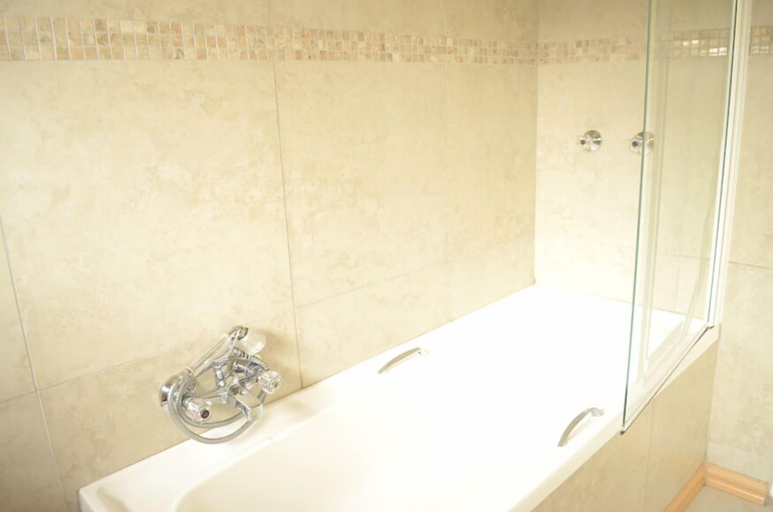 Bathroom 4, Ah Ha Guest House, Ekurhuleni