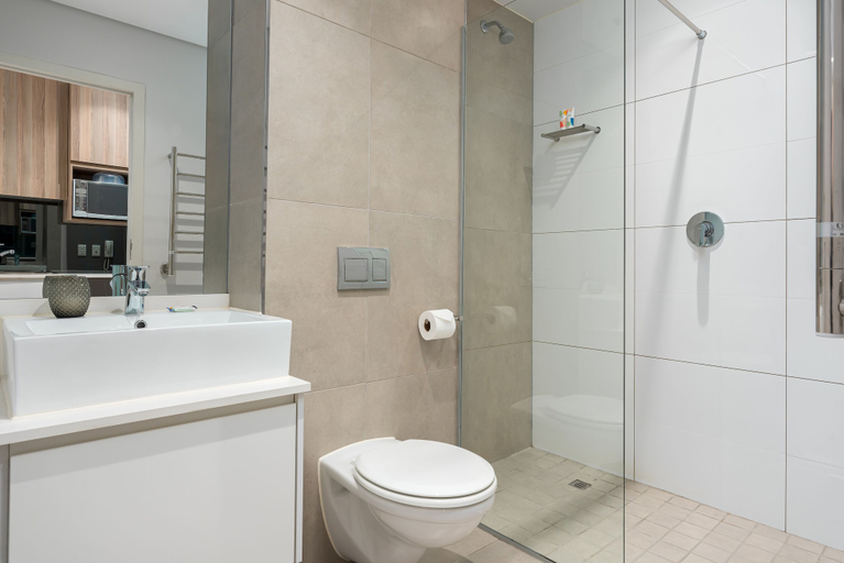 Bathroom, 1306 The Sentinel, City of Cape Town