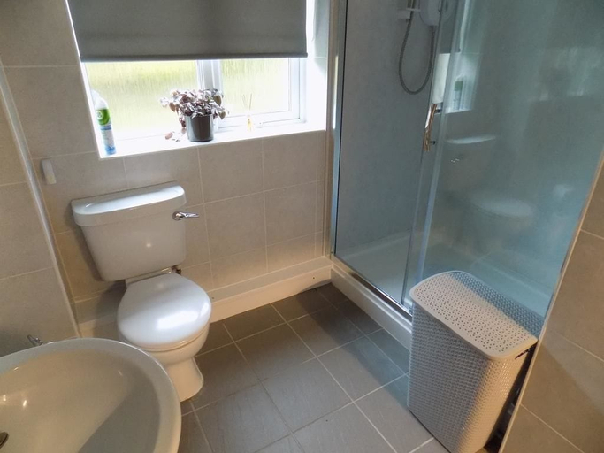 Bathroom 3, A Home From Home 3, Plymouth