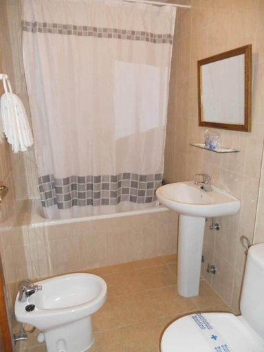 Bathroom 5, Hotel Paris, Granada