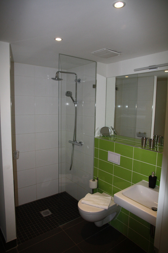 Bathroom 3, Holiday at Alexanderplatz Apartments, Berlin
