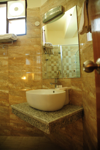 Bathroom 4, The Grand Sharan, Reasi